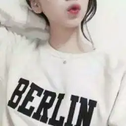 求这个图片的情侣图片
