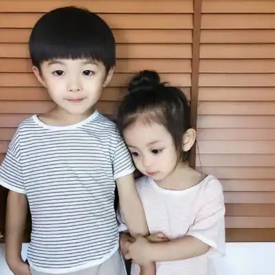 微信情侣头像小孩子一左一右,高清情头情侣双人可爱小孩
