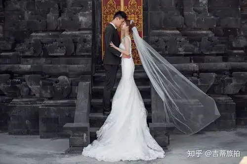 情侣婚纱照一定要穿婚纱吗情侣婚纱照穿搭指南
