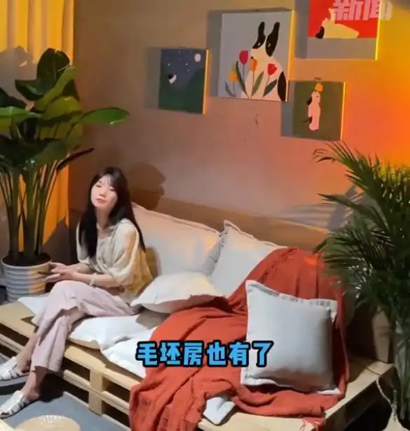 山东一情侣因压力太大入住毛坯房,屋内装饰简单又温馨,网友慕了
