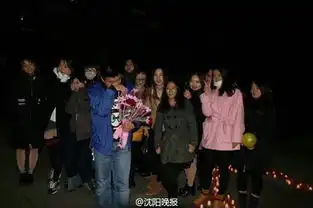全班20名女生手捧玫瑰告白全班唯一男生
