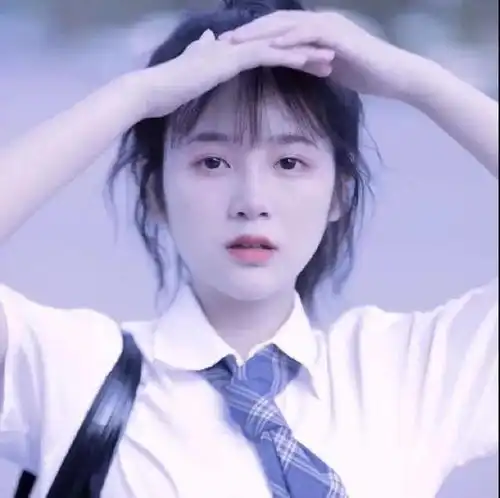 复古港风女生头像
