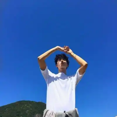 2019男生微信头像伤感忧郁的心里有故事的男人
