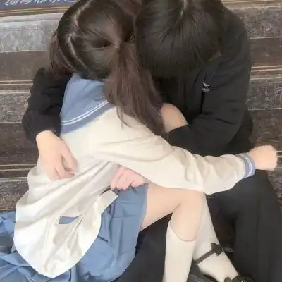 比较酷的很高级的真人的情侣头像希望你不用奔赴大海也能看到春暖花开
