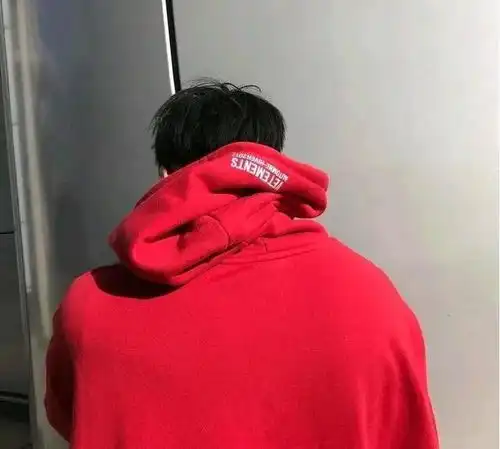小哥哥开始变帅的四个征兆,第一好像挺容易,第三很多人中
