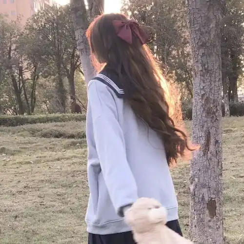 突显家庭地位的情侣头像

