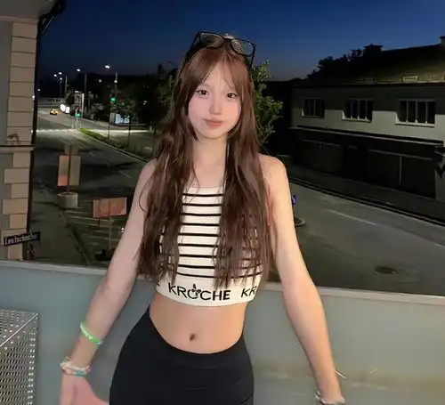 钟丽缇与女儿们拍大片,母女三人一个比一个美,难怪还想生

