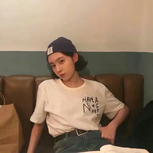 短发女头
