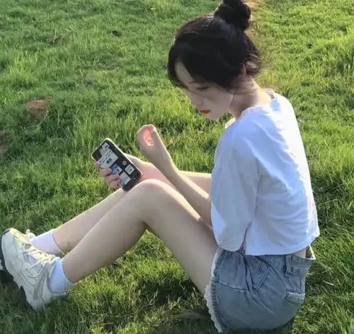 ins阳光开朗女生头像

