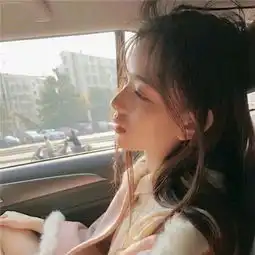 情侣头像一眼见你万物不及
