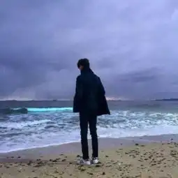 求qq男生海边背影头像,高清高清,多多益善
