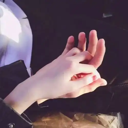一批超甜的情侣头像
