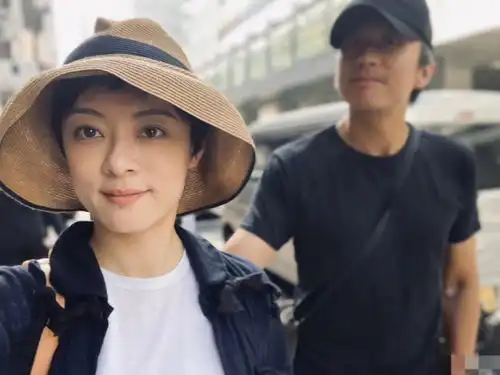 邓超孙俪穿情侣装提前过七夕,老夫老妻甜掉牙
