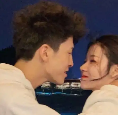 俏皮可爱真人女生头像

