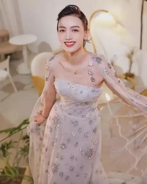 港媒曝李晓峰怀孕2个月,刘恺威父亲回应期待好消息
