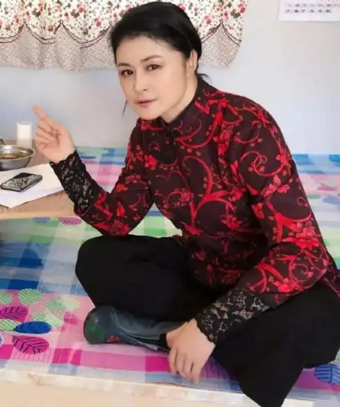 谢大脚车祸后续司机是她的表侄,网传因疲劳驾驶而导致意外
