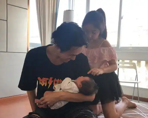 袁弘后,又一仙剑男演员带娃出游,生图让粉丝直呼女儿奴
