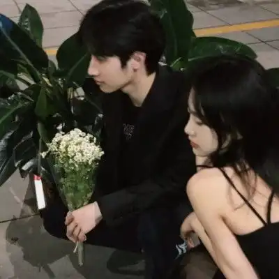 ins心动恩爱情侣头像
