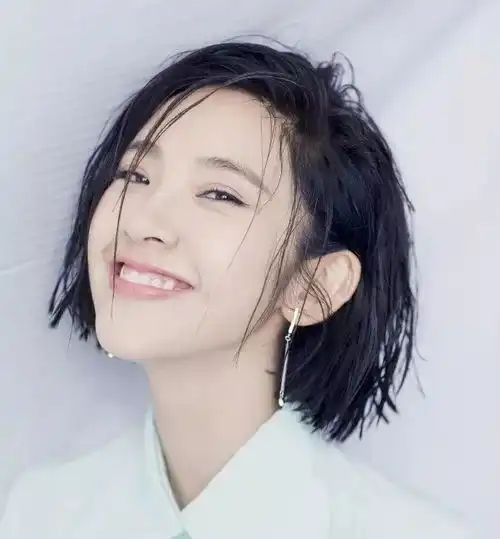 佟丽娅靠耳坠剪变成了未婚少女附短发的正确长度是八公举
