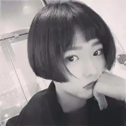 学生党上班族都爱的短直发超显嫩
