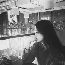 女生头像黑白
