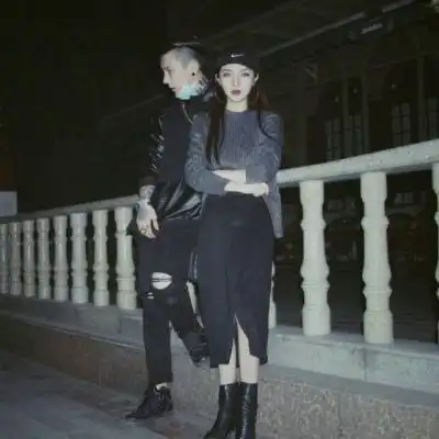 两人一组qq情侣头像
