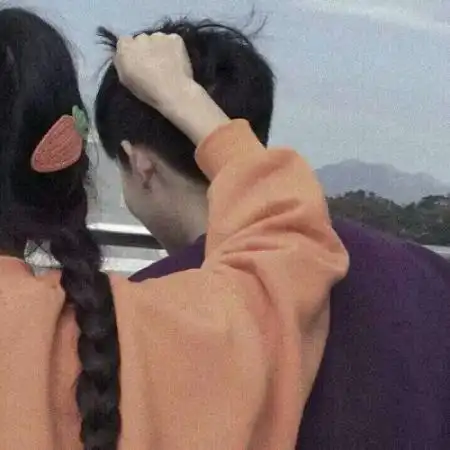 情侣头像一男一女清新,闭口不言只是因为喜欢你
