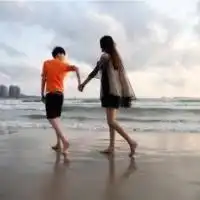 情侣头像一左一右两张如果梦里有你我会微笑着不肯醒来

