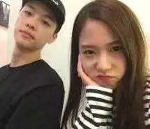 手绘情侣头像剪刀手一男一女微信头像图片大全
