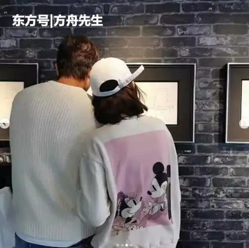 陈乔恩晒男友视角视频,穿短裙蹦蹦跳跳,面露羞涩笑容少女感满满
