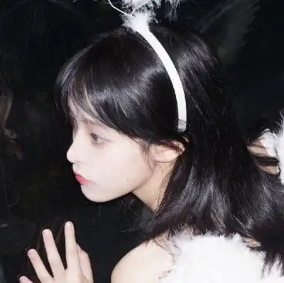 短发女生头像
