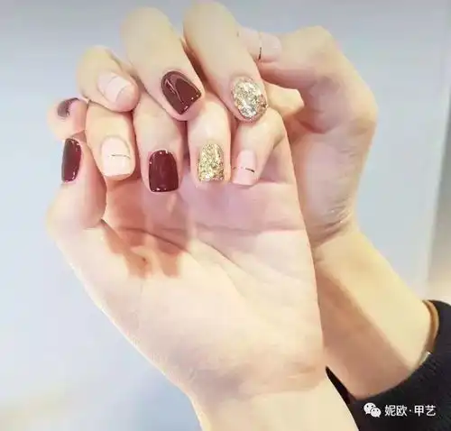 2017最in韩系美甲新款,超有范儿
