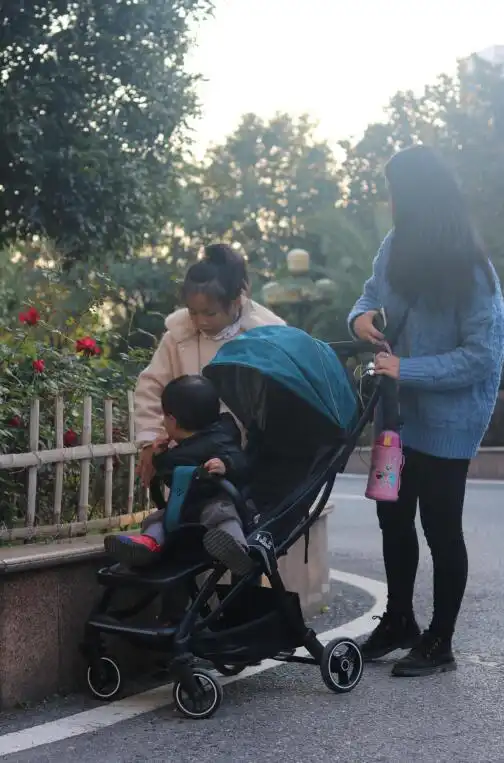 小孩子之间太过亲密,父母需要管吗应该怎么对待
