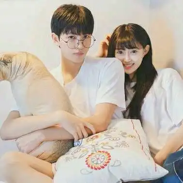 最时尚的个性情侣头像一男一女幸福低调的气质情侣头像一对
