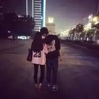 这两个头像哪个是男生用的哪个是女生用的
