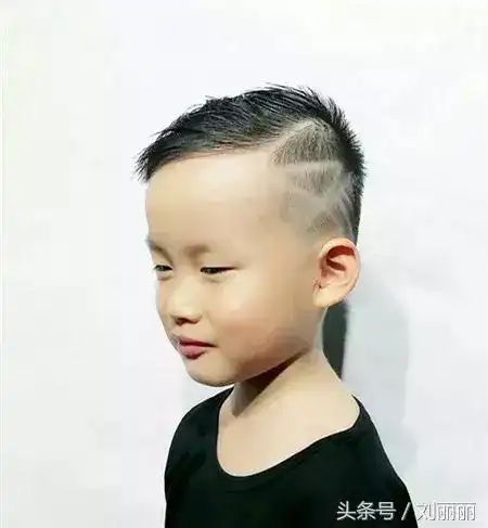 最受妈妈们喜欢的小朋友发型收藏版,男孩帅气,女孩美丽
