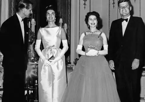 超长待机的英国女王65年见了十位美国总统,与这两位还未谋面
