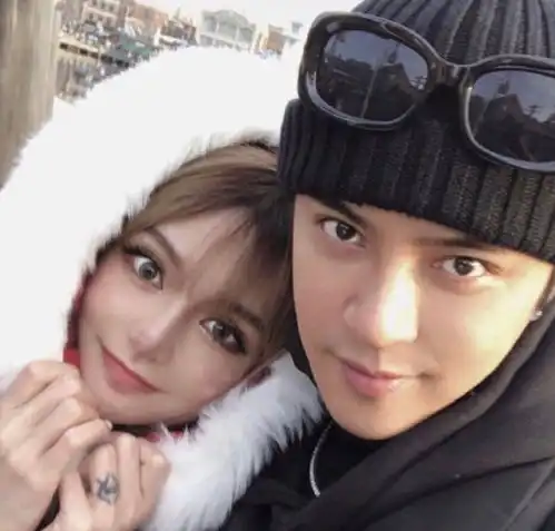 罗志祥与周扬青疑似分手小猪女经理人与男方同时晒玩偶,像极情侣照
