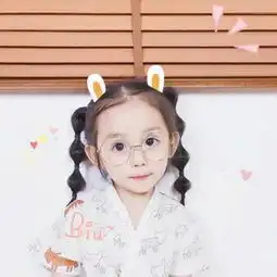 这个头像里的小女孩叫啥,有情侣头像也行
