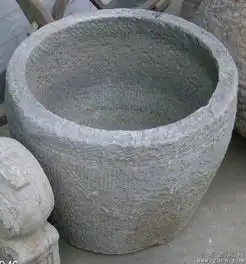 农村老石水缸造景图片
