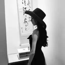 黑白女头.爱而不得是有多难过
