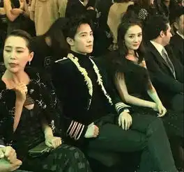 杨洋获奖太高冷为什么见到郑爽的他却笑了了呢
