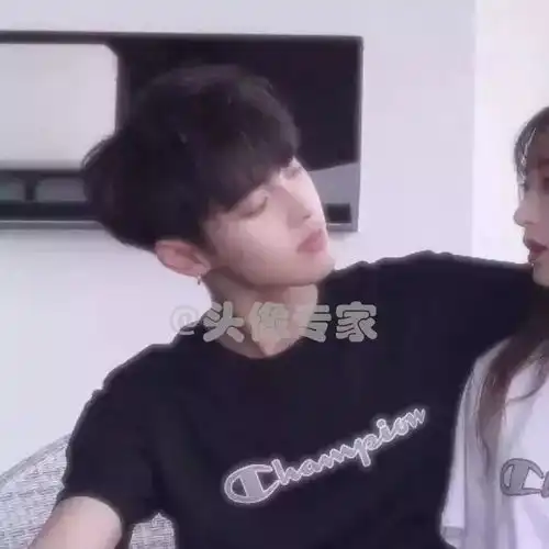 朋友圈很火的情侣头像超甜
