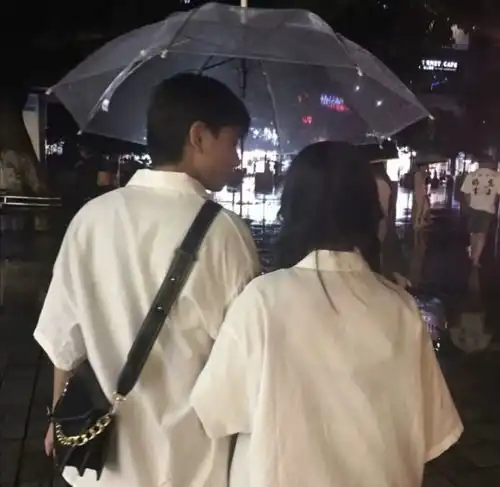 异地恋情侣必须经过的几个阶段
