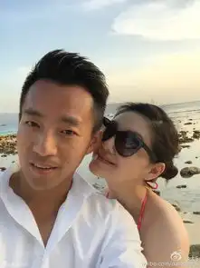 大s舔老公耳朵龚琳娜晒床照明星情人节秀恩爱pk
