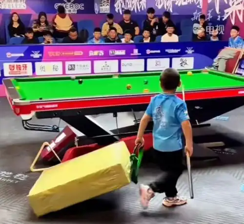 谁说台球大师,不能来自幼儿园大班
