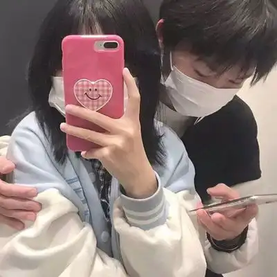 他不过随手给了朵花,你却红了脸情侣头像我要个性网
