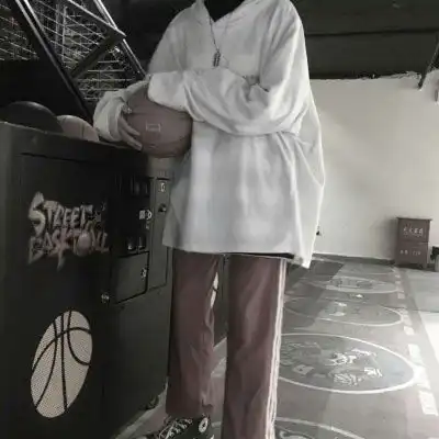 篮球头像男生霸气图片抱着篮球的男生头像
