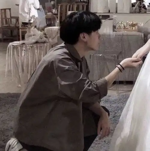 婚纱情侣头像一左一右40张抖音超火婚纱情头
