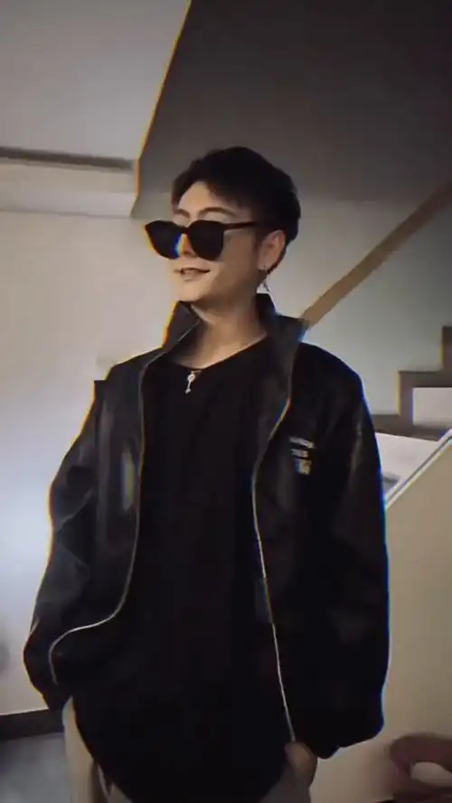 墨镜也能做情侣款
